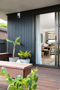 This ’80s house receives a contemporary update