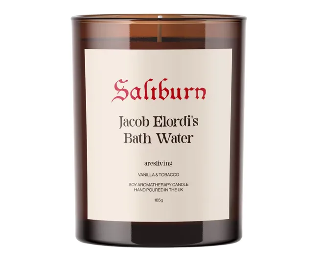 Candle labeled "Saltburn Jacob Elordi's Bath Water," vanilla and tobacco scent, 165g soy aromatherapy.