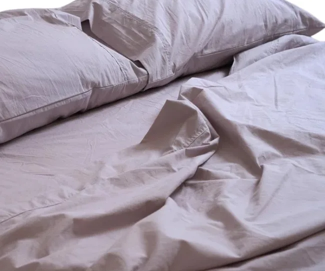 Lilac coloured bedding sheet set