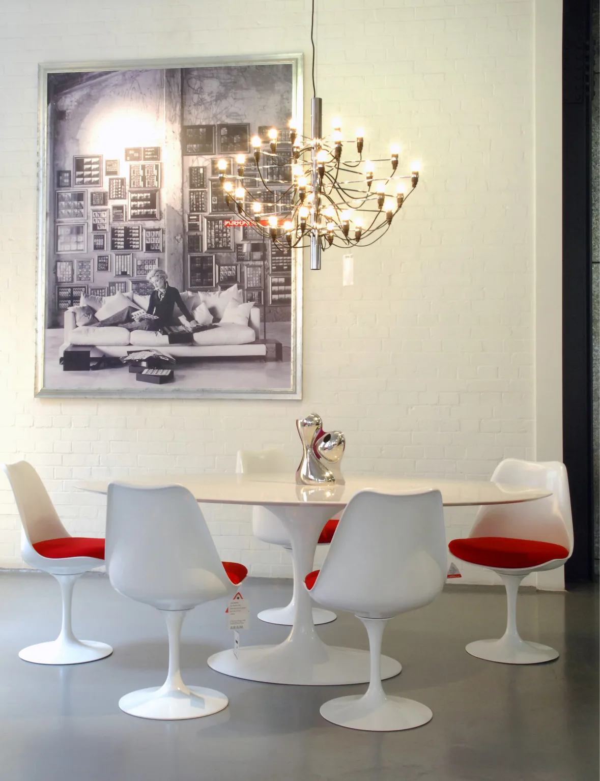 A brief history of the Tulip Table and architect Eero Saarinen