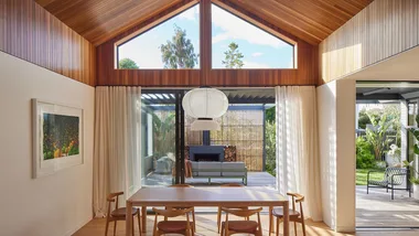 This Auckland bungalow perfectly captures the sunlight