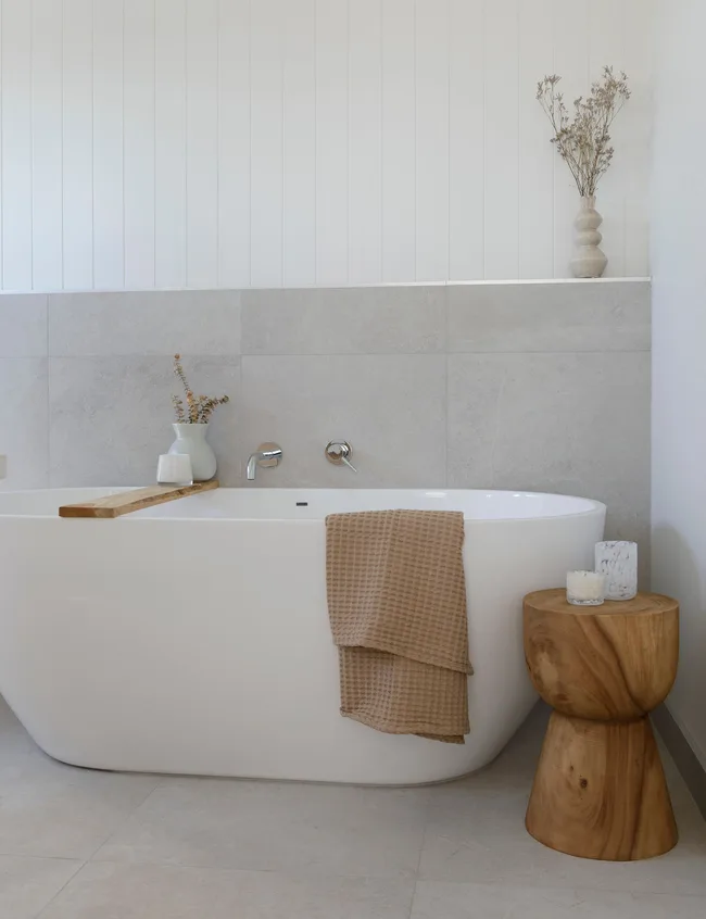 The standalone bath tub in this Pakuranga new-build