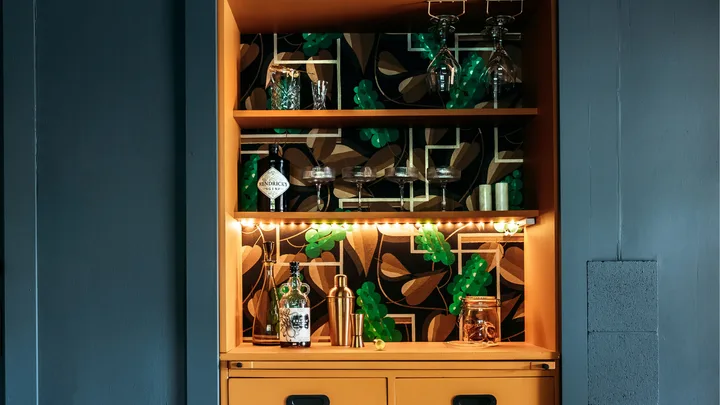 DIY: Upcycle an old cupboard into a drinks bar