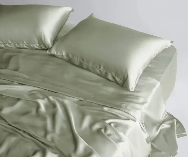 Green sheet set with mint-infused cooling