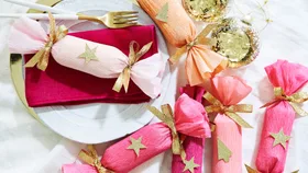 4 easy ways to DIY Christmas crackers