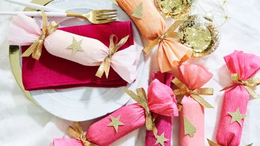 4 easy ways to DIY Christmas crackers