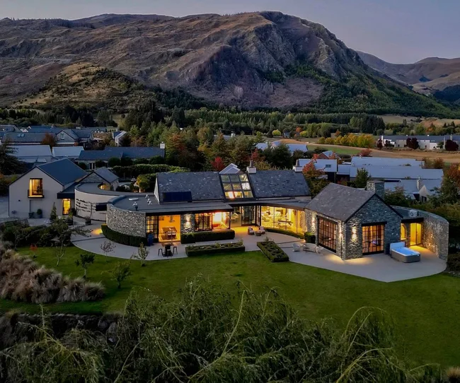 A luxury home in Queenstown