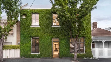 Ivy clad townhouse in Melbourne