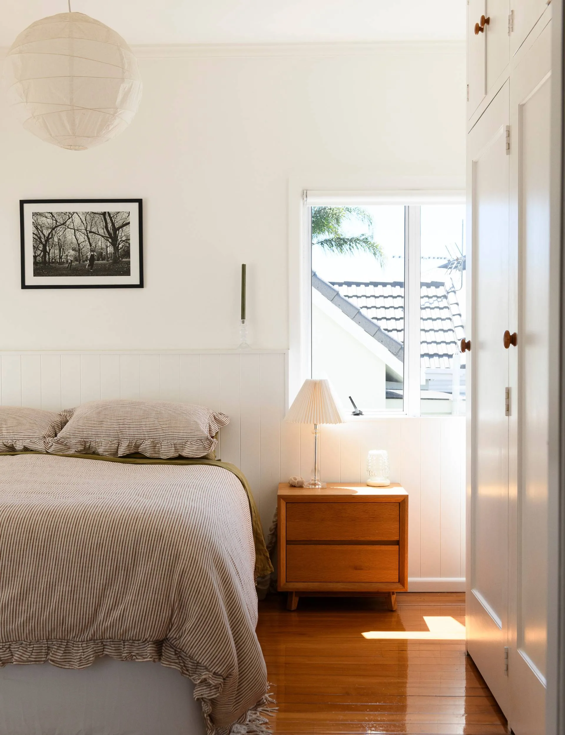 The main Epsom art deco&nbsp;home bedroom