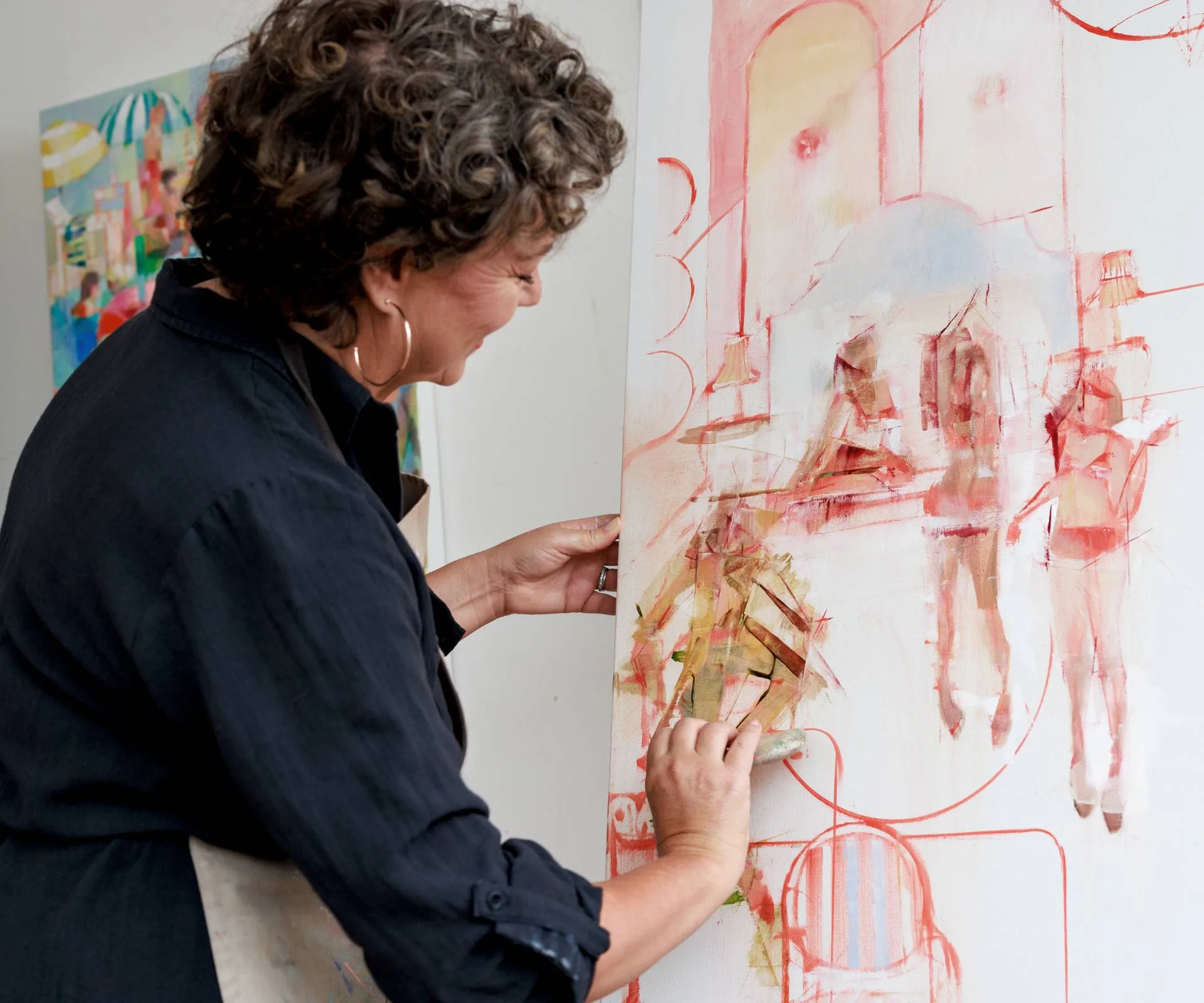 Jenni Stringleman painting on a canvas