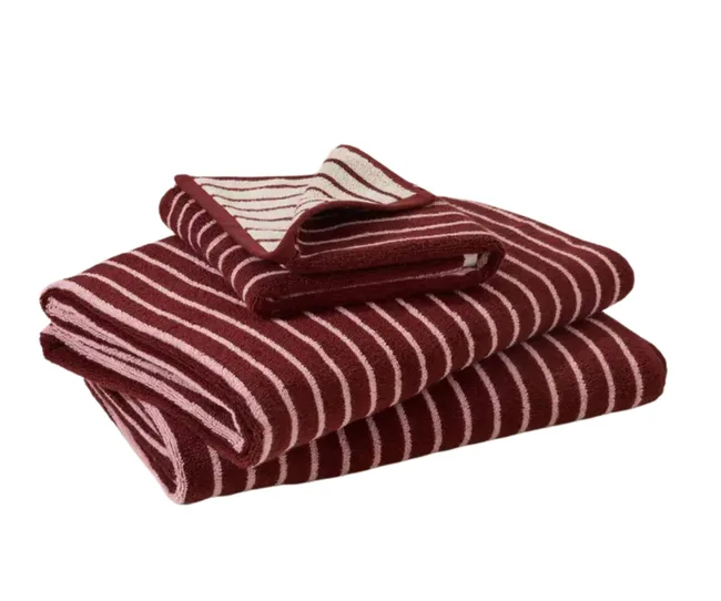 Red and pink striped bath towels