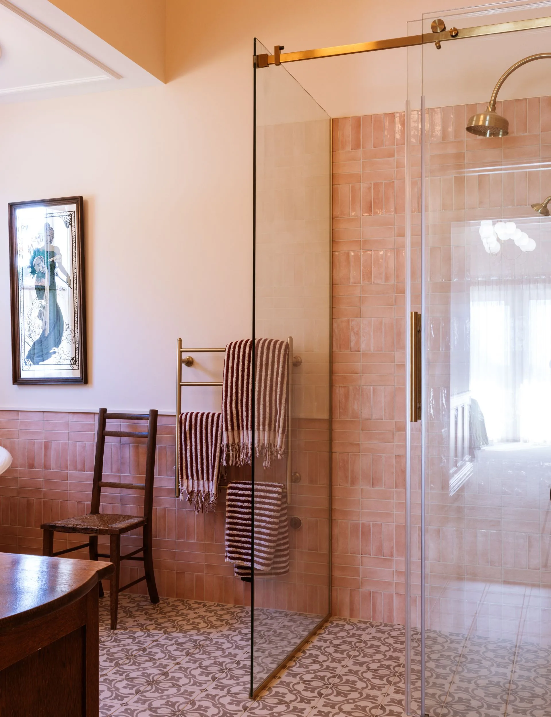 Shower with stripped towels