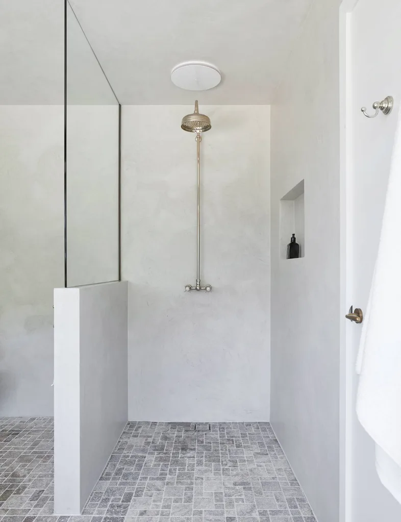 shower with open floor