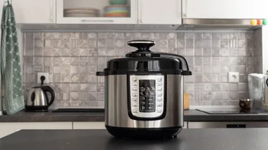 What makes the multicooker 2025’s hottest kitchen gadget?