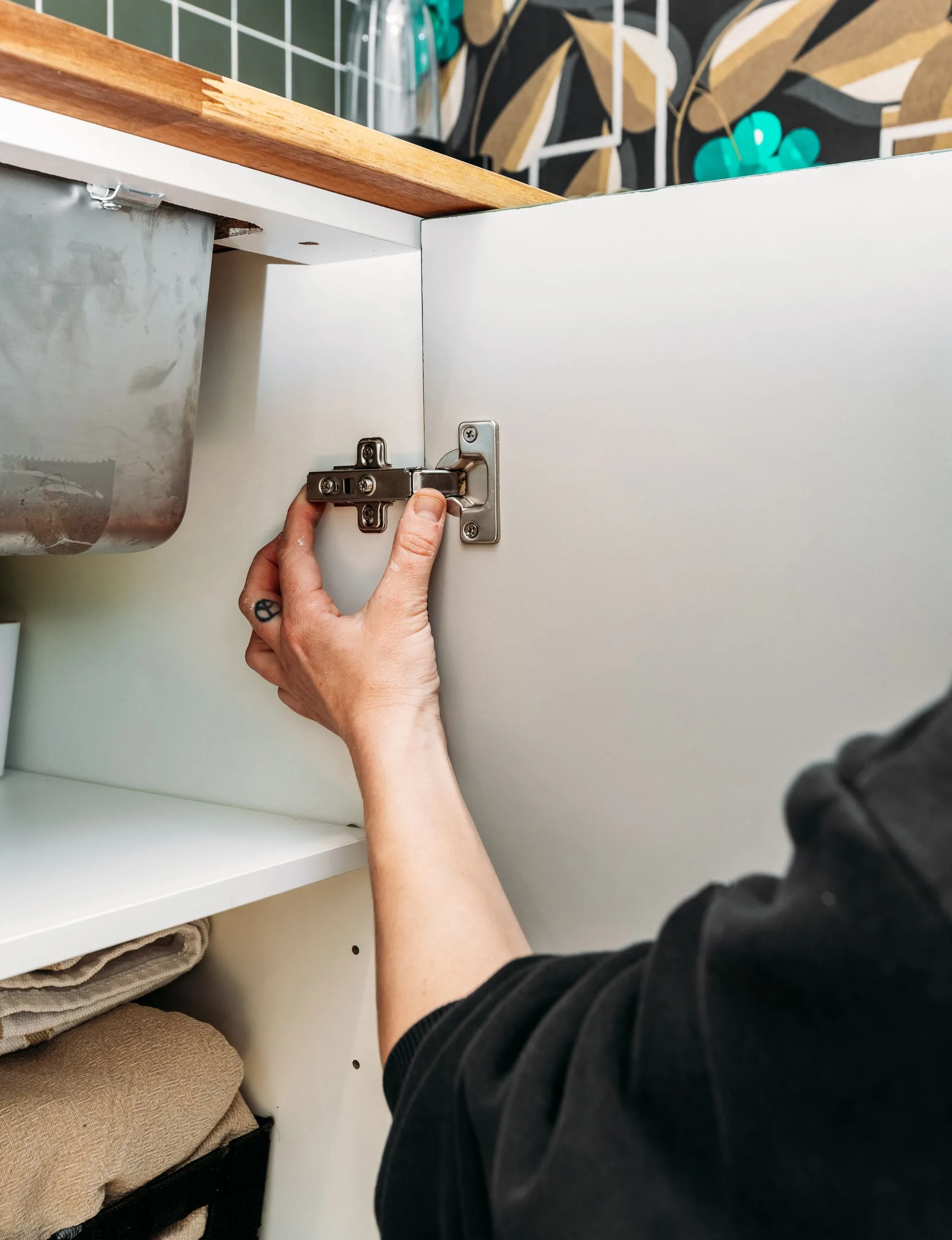 Remove all doors and drawer fronts