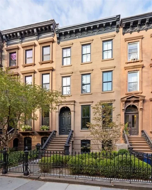 The exterior of Lily Allen's brownstone.