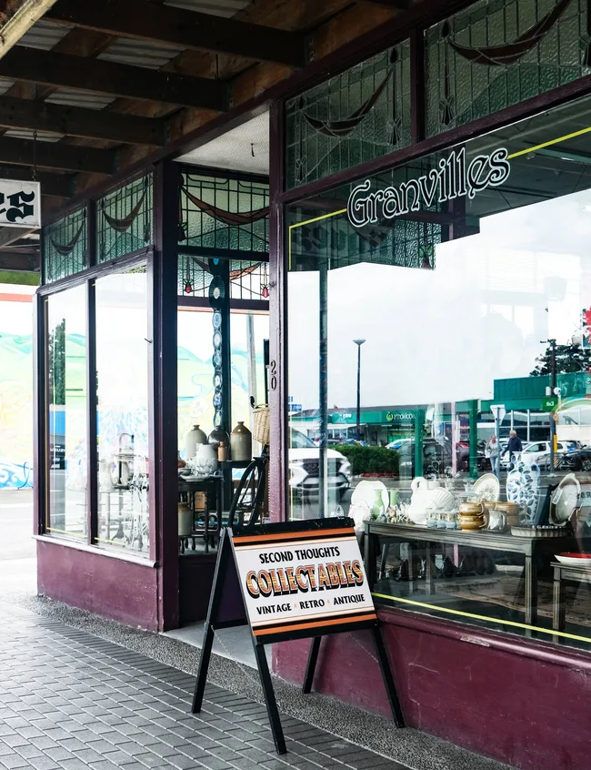 second hand sign outside store