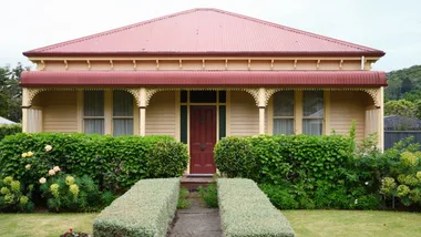 Explore this enchanting cottage garden in Christchurch
