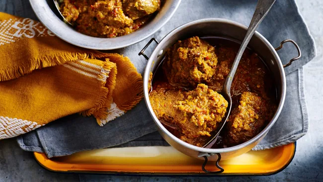 Slow cooked beef rendang