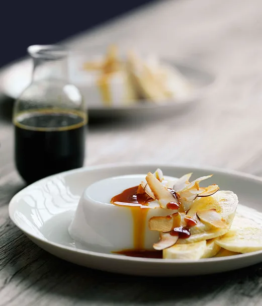Coconut jellies with banana and coconut-sugar caramel