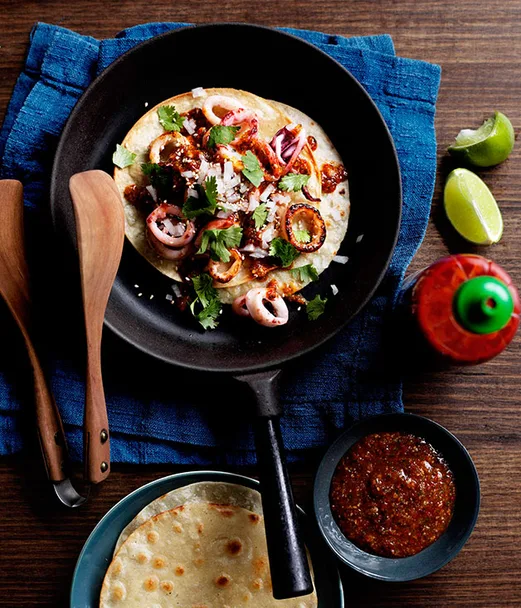 Calamari tacos with chilli sauce