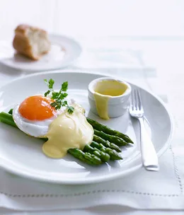 Asparagus with fried duck egg and Hollandaise