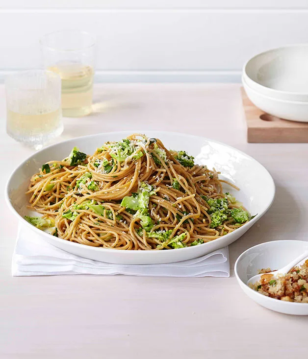 Broccoli and parmesan spaghetti with prosciutto crumbs