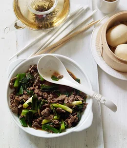 Stirfried lamb with spring onions and steamed buns