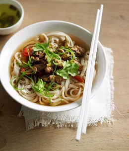 Noodle soup with pork and pickled vegetables