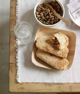 Sesame seed pocket ‘pita’ bread with chicken