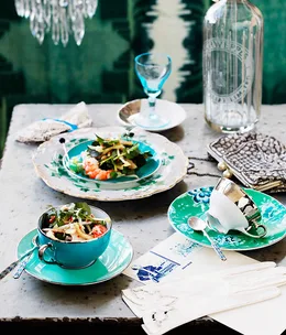 Pork crackling, prawn and watercress salad