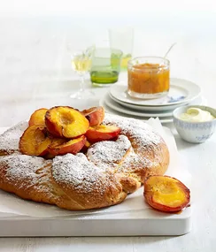 Yeast cake with mascarpone and peach jam