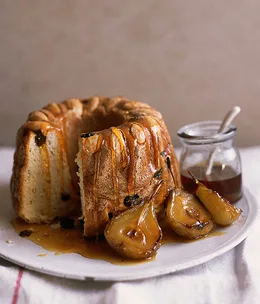 Kugelhopf with honeyed Muscat pears