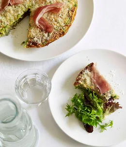 Jamón, pea and Manchego omelette