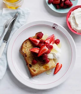 Panettone with honeycream and berries
