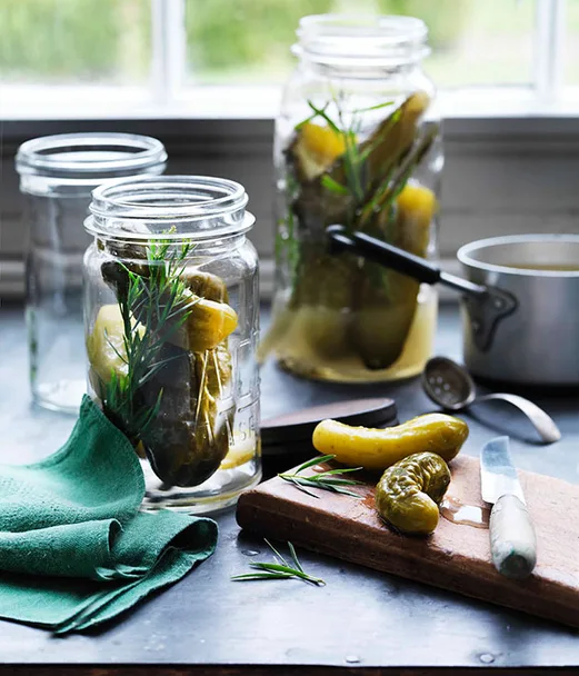 Tarragon cucumber pickles