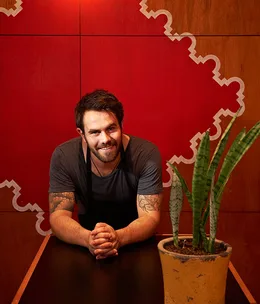 On the pass: Sam Ward, El Público, Perth