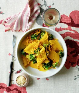 Pennone with broccoli, anchovy and saffron