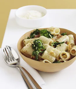 Ditali with broccolini and bread