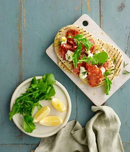 Spicy salami piadine with ricotta, rosemary and rocket