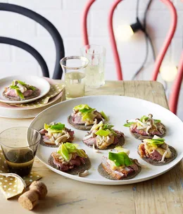 Buckwheat crêpes with duck, pickled mushrooms and leek