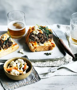 Chopped aged rump steak with caramelised bone marrow and pickles