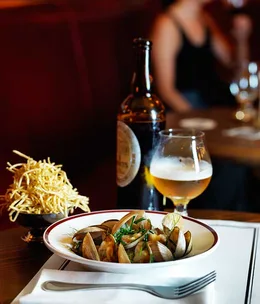 Restaurant Hubert's Clams à la Normande