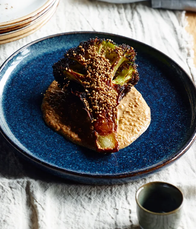 Roasted broccoli with roasted sesame sauce