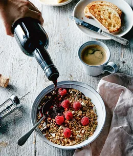 Champagne breakfast: a question of etiquette