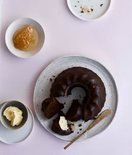 Wattleseed and honey cake