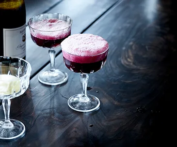 Sparkling shiraz and vanilla ice-cream spider