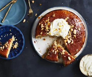 Fennel-spiced semolina cake with yoghurt