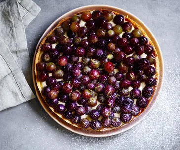 Grape and rapadura tart