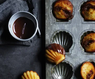 Kaya madeleines with chocolate sauce